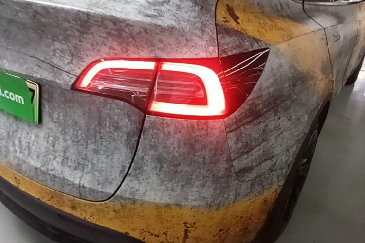 Used Tesla Model Y 2021 Standard Range Rear-Wheel Drive Version Right Rear Taillight