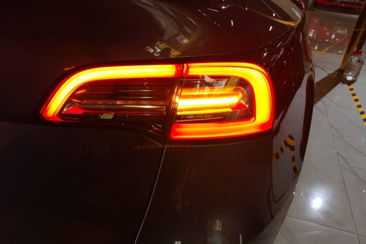 Used Tesla Model Y 2021 Long-Range All-Wheel-Drive Version 3D7 Right Rear Taillight