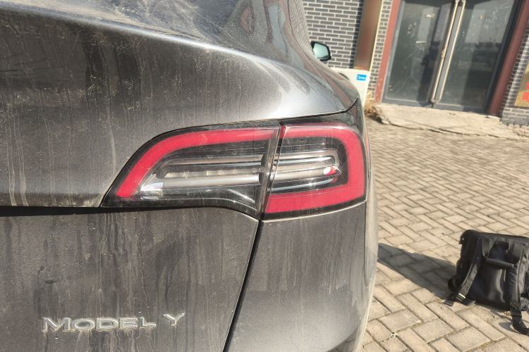 Used Tesla Model Y 2021 Long-Range All-Wheel-Drive Version 3D7 Right Rear Taillight