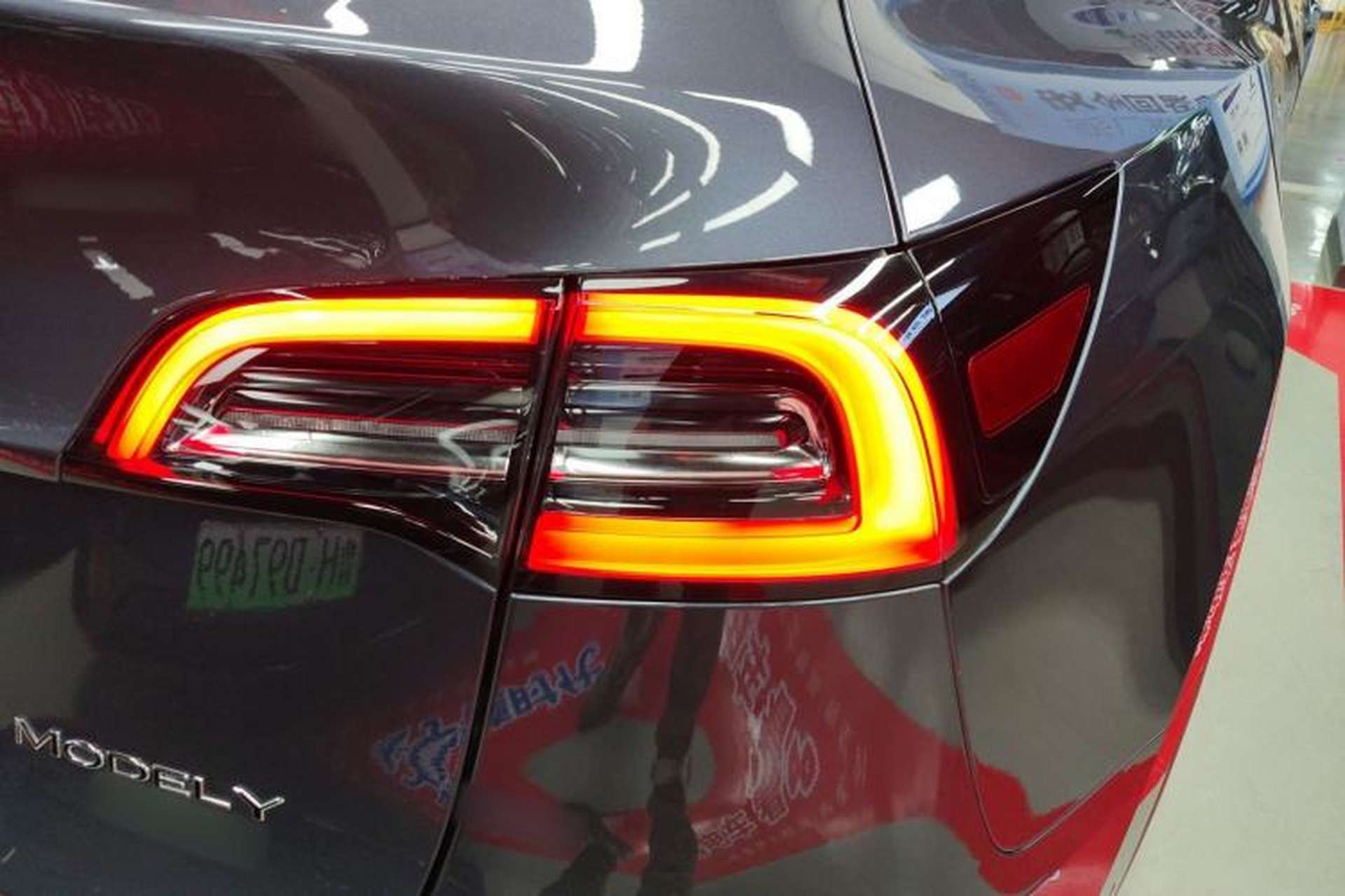 Used Tesla Model Y 2021 Standard Range Rear-Wheel Drive Version Right Rear Taillight