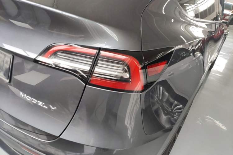 Used Tesla Model Y 2021 Long-Range All-Wheel-Drive Version Right Rear Taillight