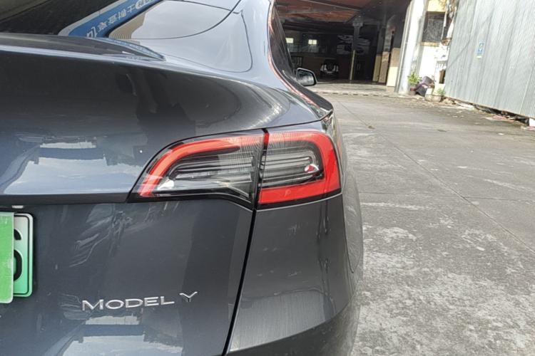Used Tesla Model Y 2021 Long-Range All-Wheel-Drive Version Right Rear Taillight