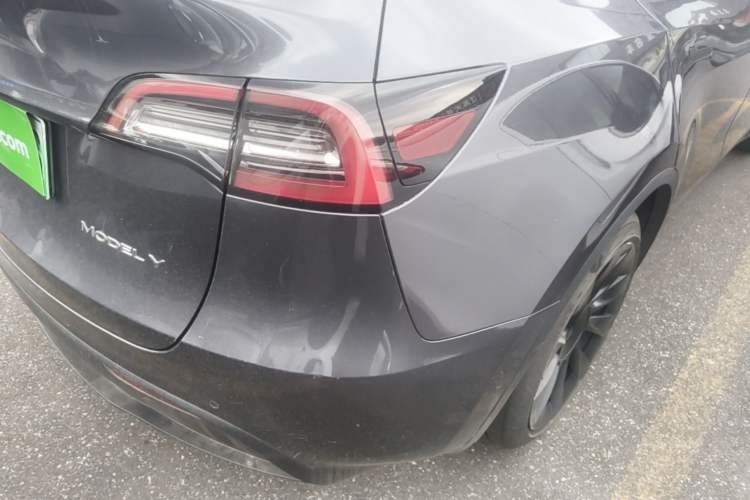 Used Tesla Model Y 2021 Long-Range All-Wheel-Drive Version Right Rear Taillight