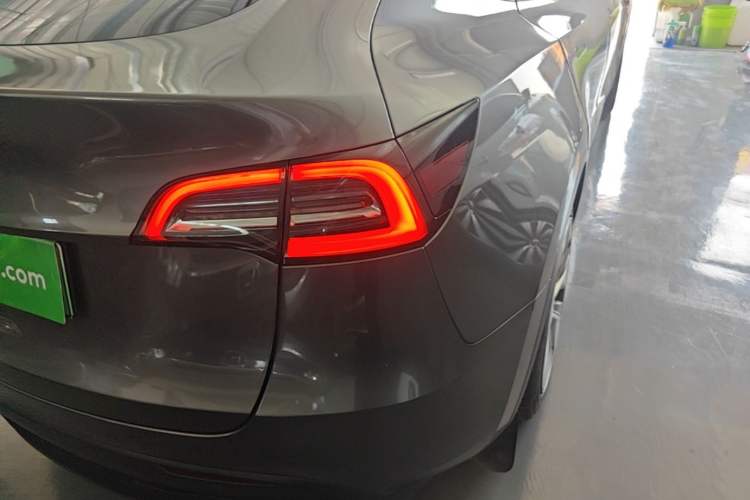 Used Tesla Model Y 2021 Standard Range Rear-Wheel Drive Version Right Rear Taillight