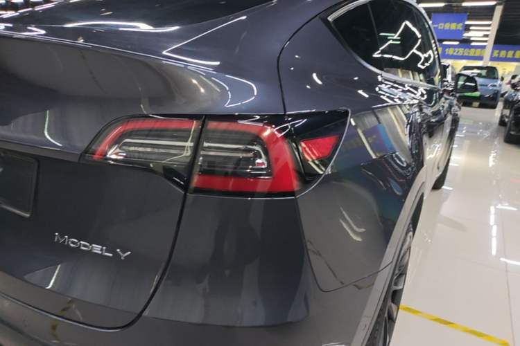 Used Tesla Model Y 2021 Long-Range All-Wheel-Drive Version Right Rear Taillight