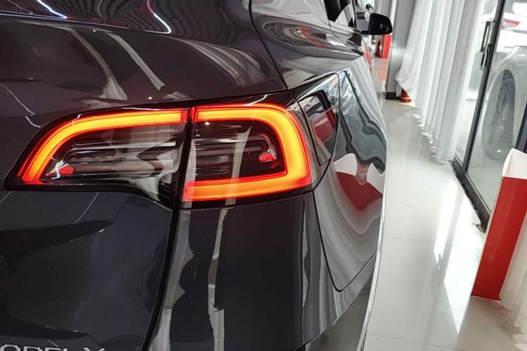 Used Tesla Model Y 2021 Long-Range All-Wheel-Drive Version Right Rear Taillight