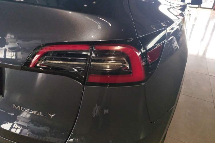 Used Tesla Model Y 2021 Long-Range All-Wheel-Drive Version Right Rear Taillight
