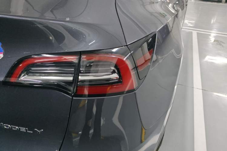 Used Tesla Model Y 2021 Long-Range All-Wheel-Drive Version Right Rear Taillight