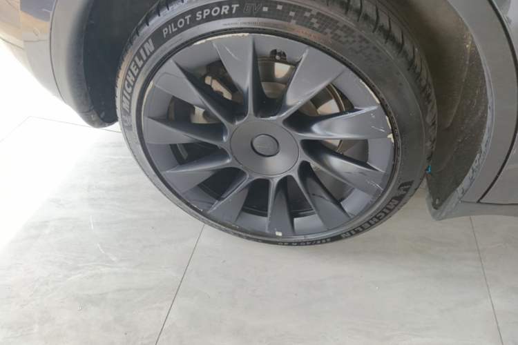 Used Tesla Model Y 2021 Revised Version 2 Long-Range All-Wheel-Drive Edition Right Rear Wheel Hub