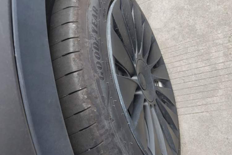 Used Tesla Model Y 2021 Long-Range All-Wheel-Drive Version Right Rear Wheel Hub