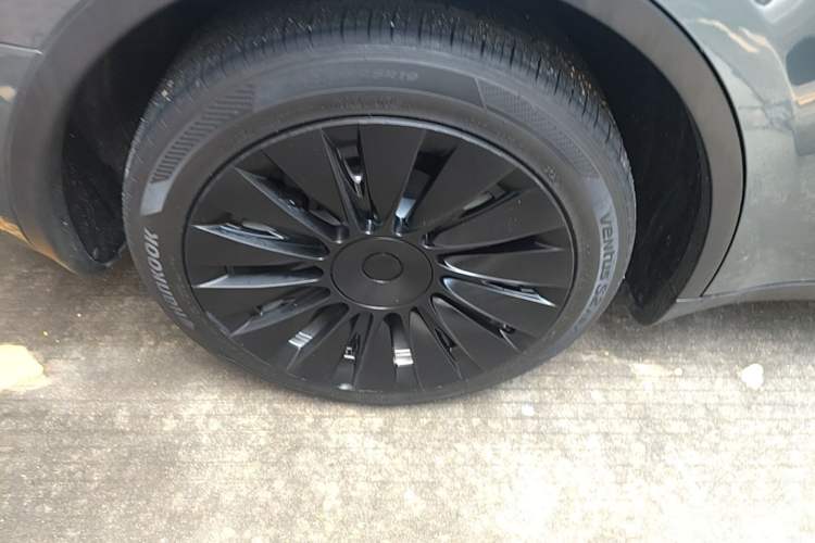Used Tesla Model Y 2021 Standard Range Rear-Wheel Drive Version Right Rear Wheel Hub