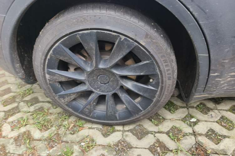 Used Tesla Model Y 2021 Long-Range All-Wheel-Drive Version Right Rear Wheel Hub