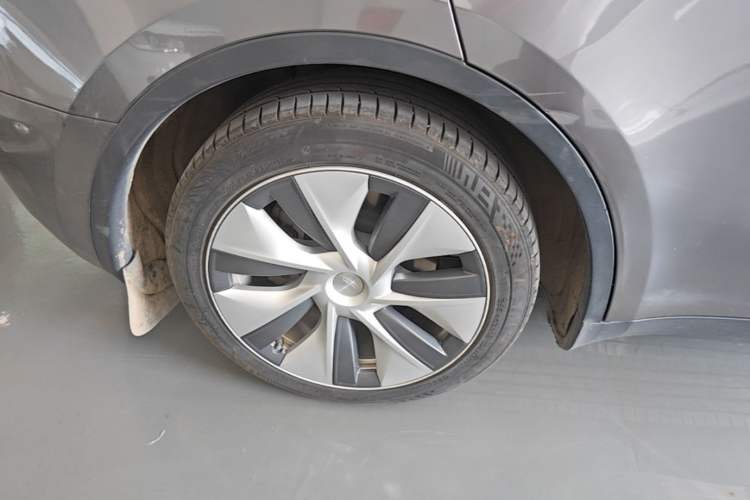 Used Tesla Model Y 2021 Standard Range Rear-Wheel Drive Version Right Rear Wheel Hub