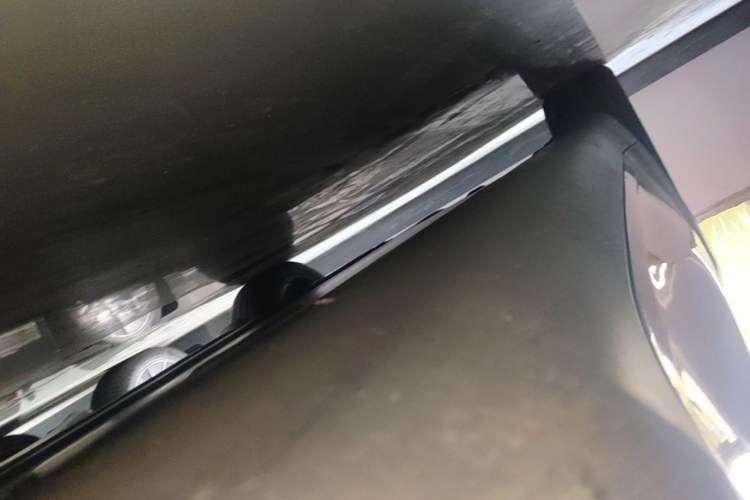 Used Tesla Model Y 2021 Standard Range Rear-Wheel Drive Version Right Side Sill