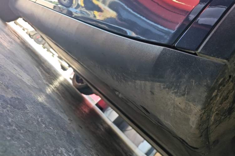 Used Tesla Model Y 2021 Long-Range All-Wheel-Drive Version 3D7 Right Side Sill
