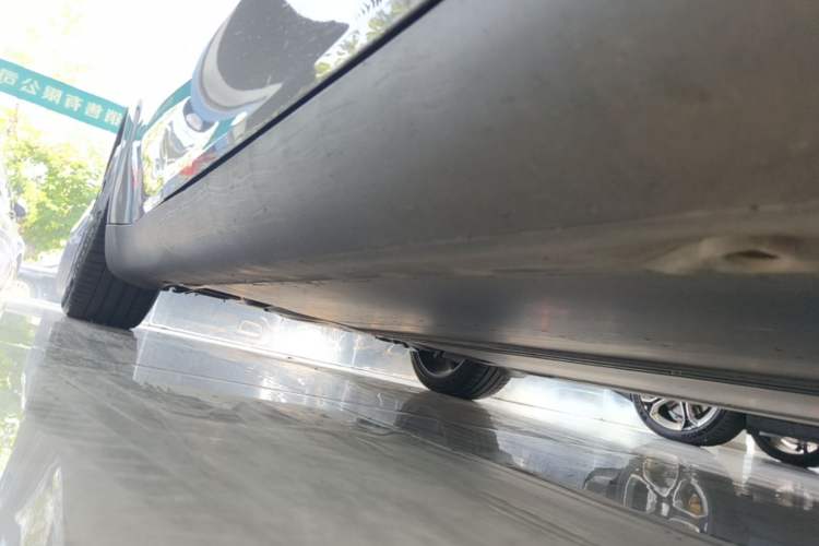 Used Tesla Model Y 2021 Revised Version 2 Long-Range All-Wheel-Drive Edition Right Side Sill