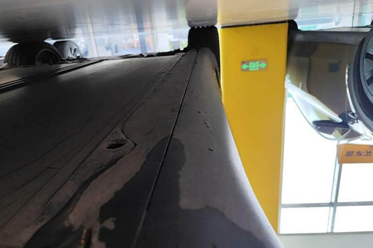 Used Tesla Model Y 2021 Long-Range All-Wheel-Drive Version 3D7 Right Side Sill