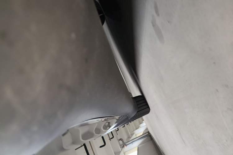 Used Tesla Model Y 2021 Long-Range All-Wheel-Drive Version Right Side Sill