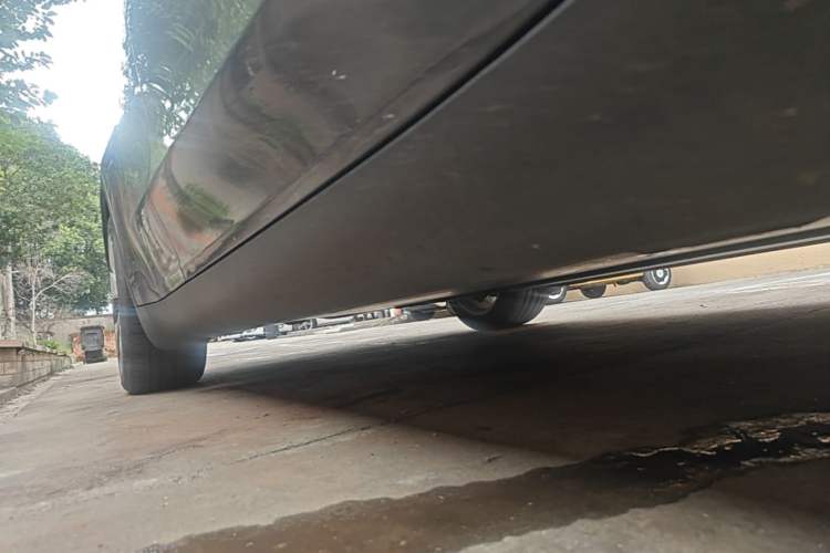 Used Tesla Model Y 2021 Standard Range Rear-Wheel Drive Version Right Side Sill