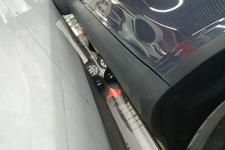 Used Tesla Model Y 2021 Long-Range All-Wheel-Drive Version Right Side Sill