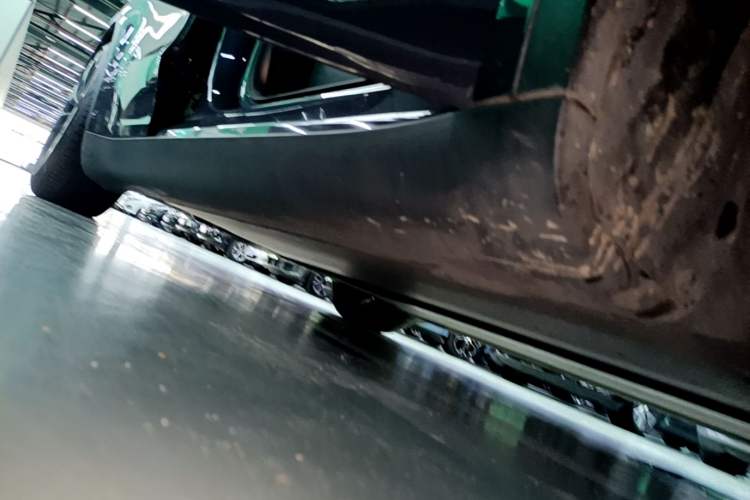 Used Tesla Model Y 2021 Performance High-Performance All-Wheel-Drive Version Right Side Sill