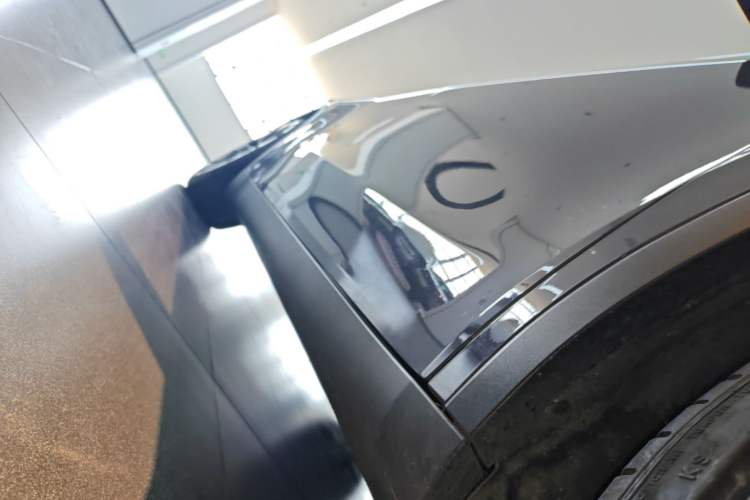 Used Tesla Model Y 2021 Performance High-Performance All-Wheel-Drive Version Right Side Sill