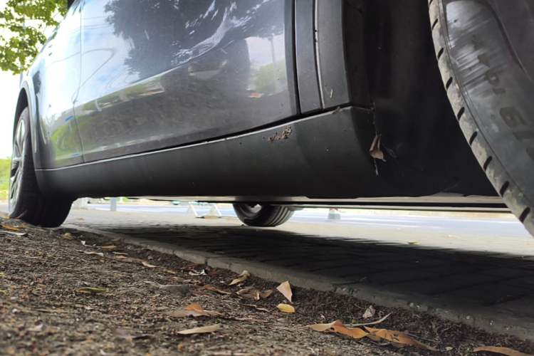 Used Tesla Model Y 2021 Long-Range All-Wheel-Drive Version Right Side Sill