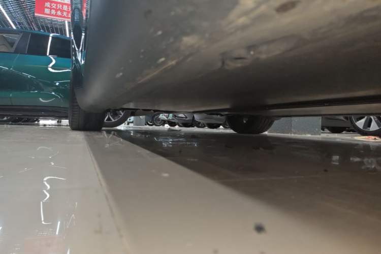 Used Tesla Model Y 2021 Long-Range All-Wheel-Drive Version Right Side Sill