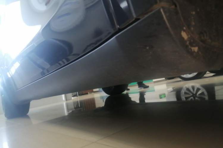 Used Tesla Model Y 2021 Long-Range All-Wheel-Drive Version Right Side Sill