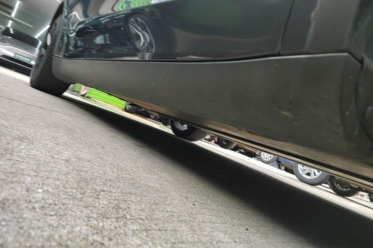 Used Tesla Model Y 2021 Long-Range All-Wheel-Drive Version Right Side Sill