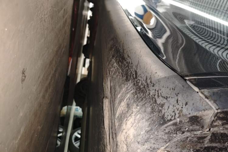 Used Tesla Model Y 2021 Long-Range All-Wheel-Drive Version 3D7 Right Side Sill