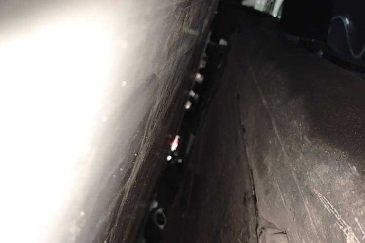 Used Tesla Model Y 2021 Long-Range All-Wheel-Drive Version Right Side Sill