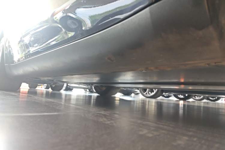 Used Tesla Model Y 2021 Long-Range All-Wheel-Drive Version Right Side Sill