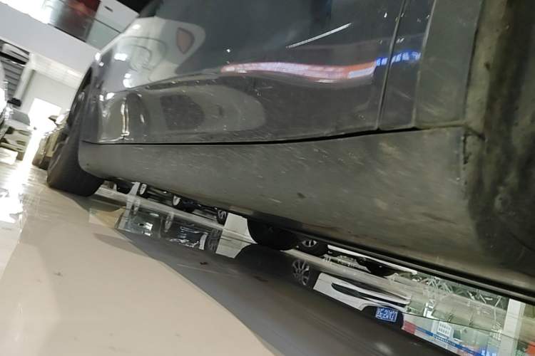 Used Tesla Model Y 2021 Long-Range All-Wheel-Drive Version Right Side Sill