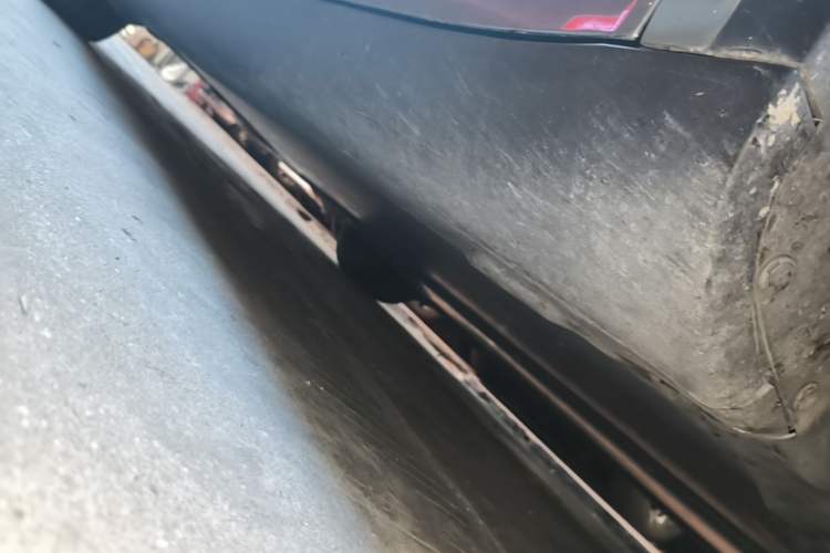 Used Tesla Model Y 2021 Standard Range Rear-Wheel Drive Version Right Side Sill