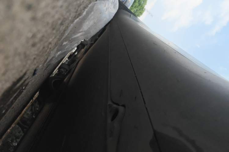 Used Tesla Model Y 2021 Long-Range All-Wheel-Drive Version Right Side Sill