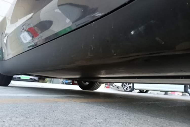 Used Tesla Model Y 2021 Long-Range All-Wheel-Drive Version 3D7 Right Side Sill