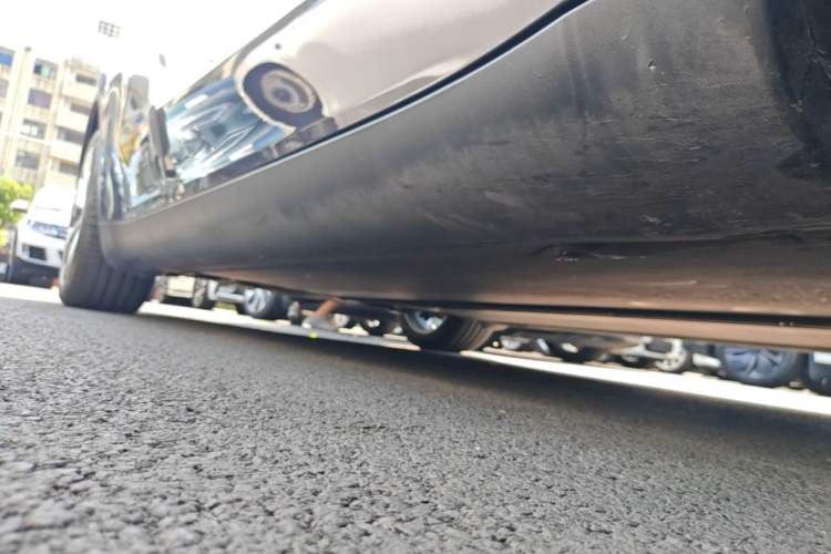 Used Tesla Model Y 2021 Long-Range All-Wheel-Drive Version Right Side Sill