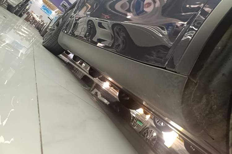 Used Tesla Model Y 2021 Long-Range All-Wheel-Drive Version Right Side Sill