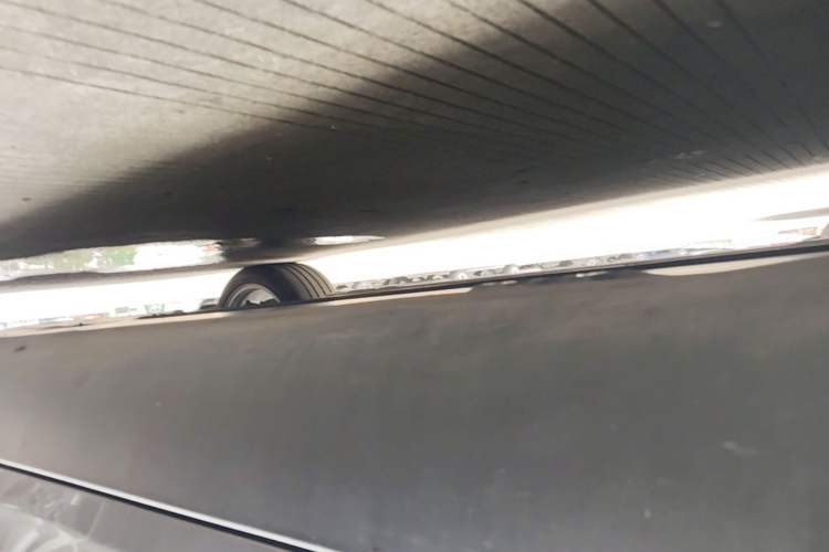 Used Tesla Model Y 2021 Long-Range All-Wheel-Drive Version Right Side Sill
