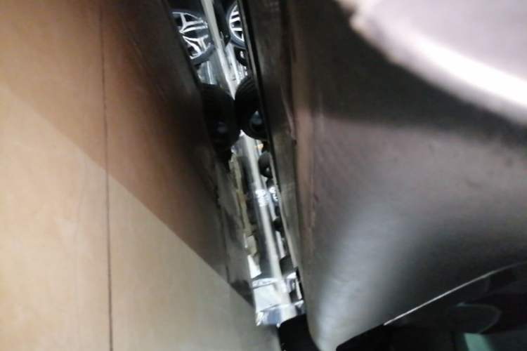 Used Tesla Model Y 2021 Long-Range All-Wheel-Drive Version 3D7 Right Side Sill
