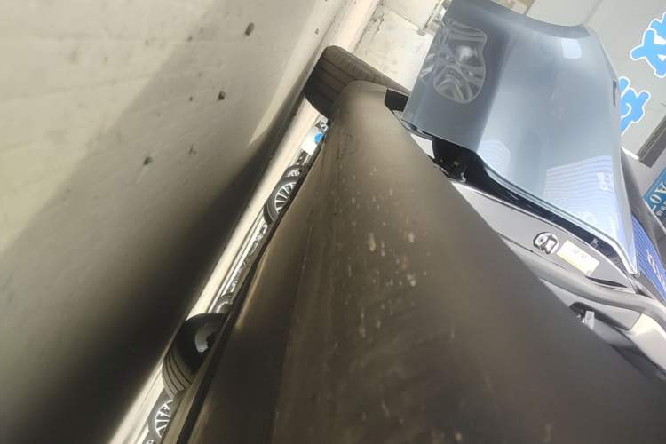 Used Tesla Model Y 2021 Standard Range Rear-Wheel Drive Version Right Side Sill