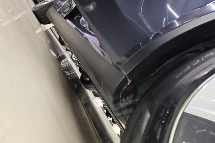 Used Tesla Model Y 2021 Long-Range All-Wheel-Drive Version 3D7 Right Side Sill