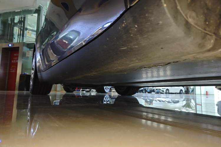 Used Tesla Model Y 2021 Standard Range Rear-Wheel Drive Version Right Side Sill