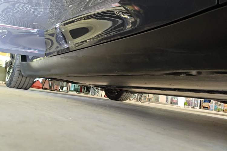 Used Tesla Model Y 2021 Long-Range All-Wheel-Drive Version 3D7 Right Side Sill