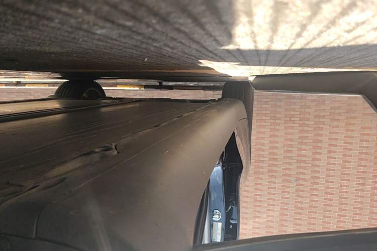 Used Tesla Model Y 2021 Standard Range Rear-Wheel Drive Version Right Side Sill