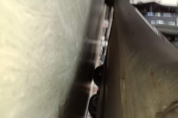 Used Tesla Model Y 2021 Long-Range All-Wheel-Drive Version Right Side Sill