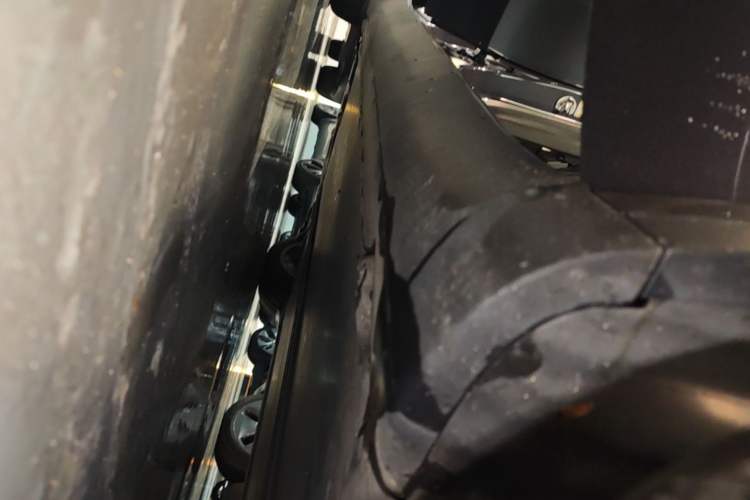 Used Tesla Model Y 2021 Long-Range All-Wheel-Drive Version Right Side Sill