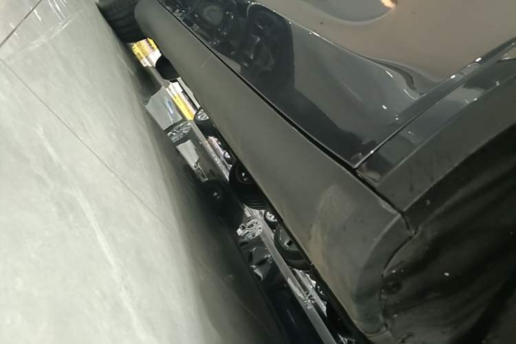 Used Tesla Model Y 2021 Long-Range All-Wheel-Drive Version Right Side Sill