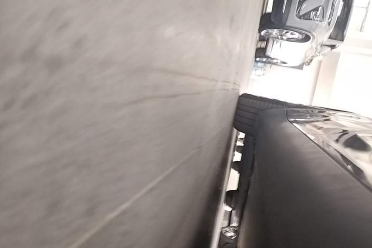 Used Tesla Model Y 2021 Standard Range Rear-Wheel Drive Version Right Side Sill